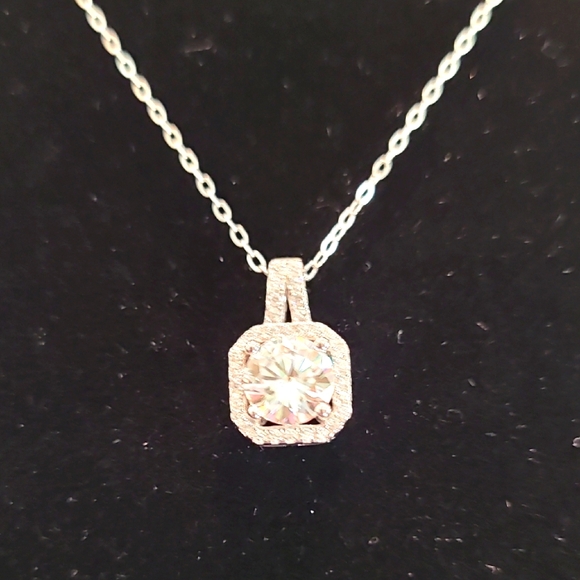 Moissanite 1 Carat Pendant GRA certified